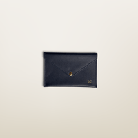 Enveloppe petite de couleur Noir en cuir. Cette enveloppe est personnalisée