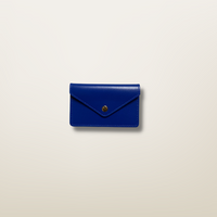 Mini Enveloppe en cuir de veau Box - Bleu Klein 